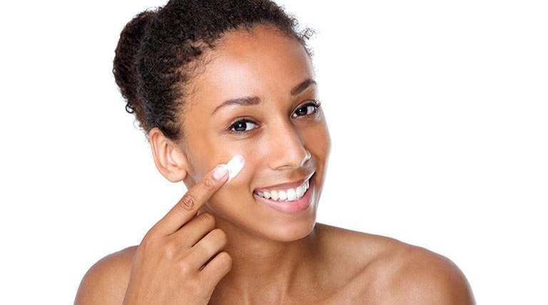 Heb je ook vaak last van die opvallende zwarte puntjes? Ontdek specifieke producten en maskertjes tegen zwarte puntjes die je huid intens reinigen en verzorgen.